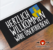 Lade das Bild in den Galerie-Viewer, BADDRIBURGDesigns - HERZLICH WILLKOMMEN WÄRE ÜBERTRIEBEN - Fußmatte mit Gummirand