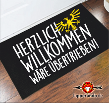 Lade das Bild in den Galerie-Viewer, GÜTERSLOHDesigns - HERZLICH WILLKOMMEN WÄRE ÜBERTRIEBEN - Fußmatte mit Gummirand