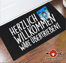 Lade das Bild in den Galerie-Viewer, HOLZMINDEN - HERZLICH WILLKOMMEN WÄRE ÜBERTRIEBEN - Fußmatte mit Gummirand