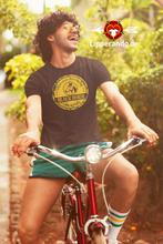 Lade das Bild in den Galerie-Viewer, LIPPEDesigns -BLACK HORSE DISCOTHEK - Herren Shirt